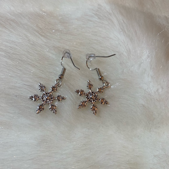 Christmas Snowflake Decorative Drop Earrings - Picture 3 of 3